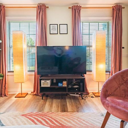 5 Mins To Speedway! Walk To Zoo, Wr Park, Iupui! Villa Indianapolis Bagian luar foto