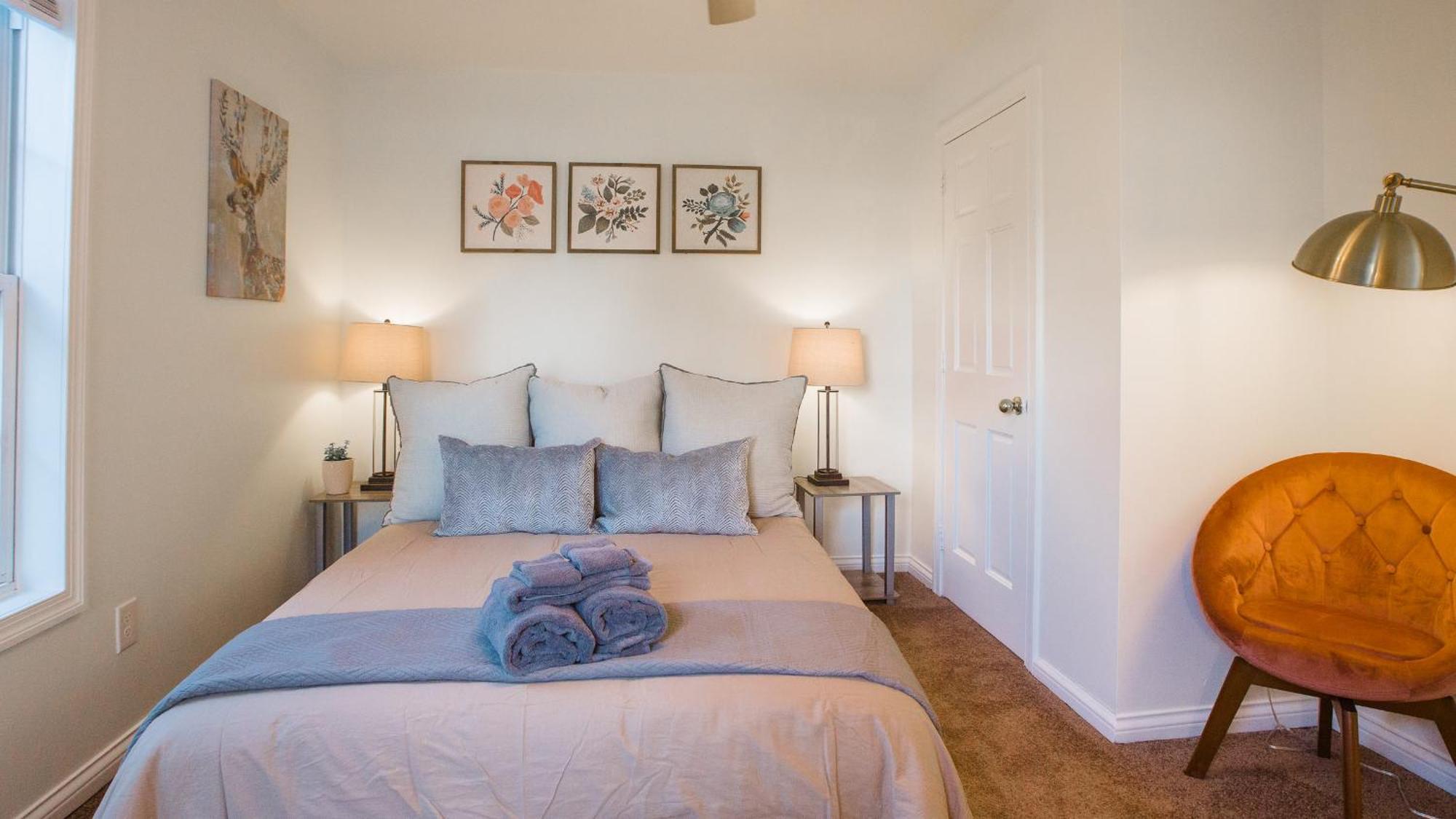 5 Mins To Speedway! Walk To Zoo, Wr Park, Iupui! Villa Indianapolis Bagian luar foto
