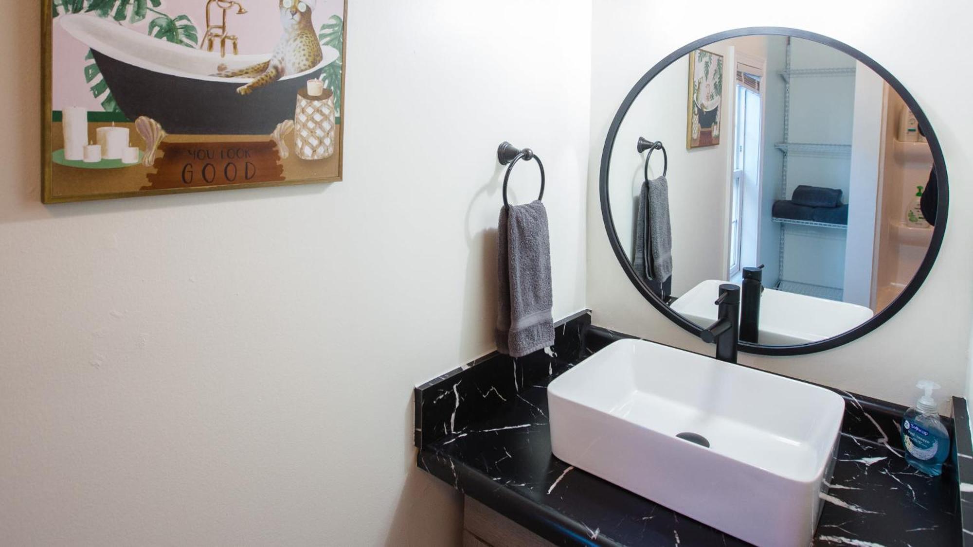 5 Mins To Speedway! Walk To Zoo, Wr Park, Iupui! Villa Indianapolis Bagian luar foto
