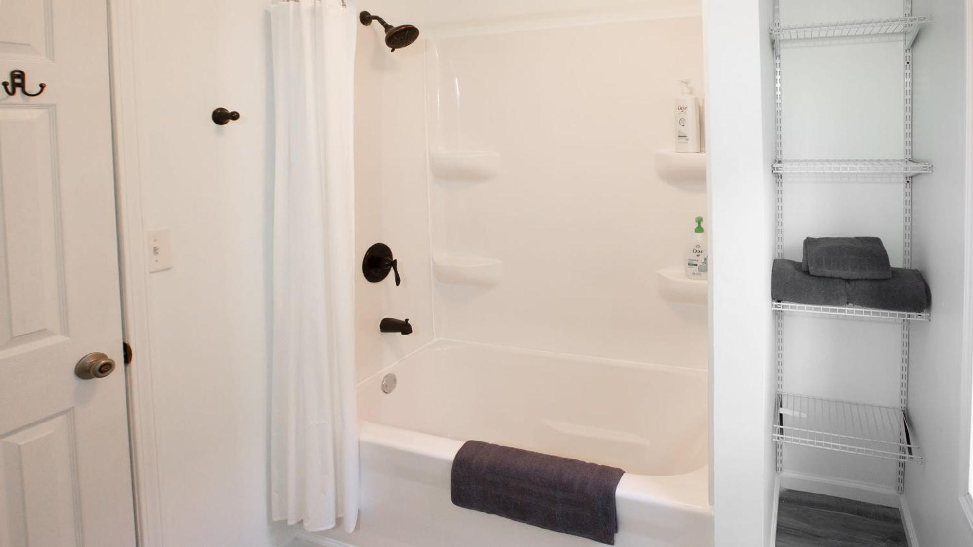 5 Mins To Speedway! Walk To Zoo, Wr Park, Iupui! Villa Indianapolis Bagian luar foto