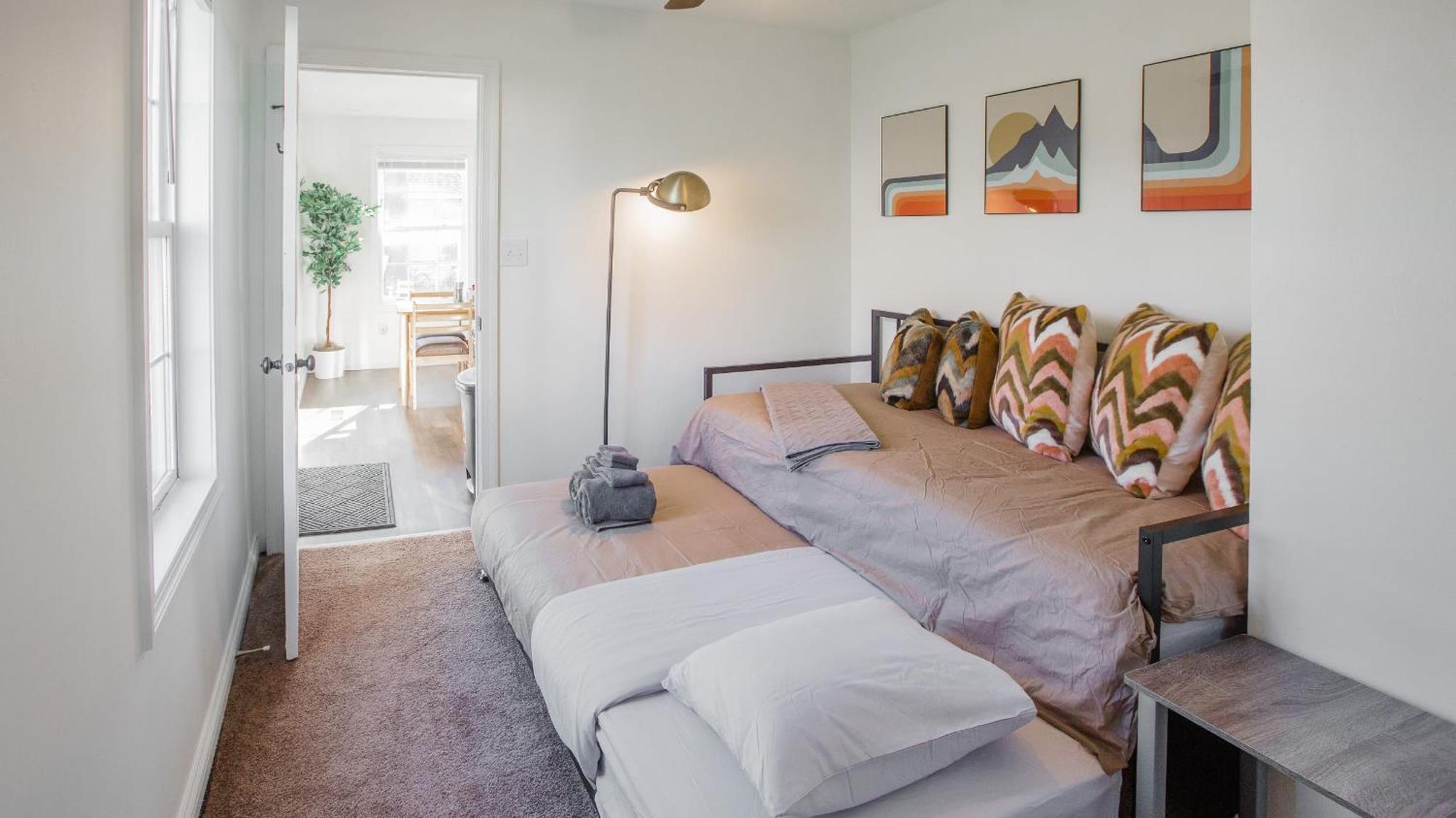 5 Mins To Speedway! Walk To Zoo, Wr Park, Iupui! Villa Indianapolis Bagian luar foto