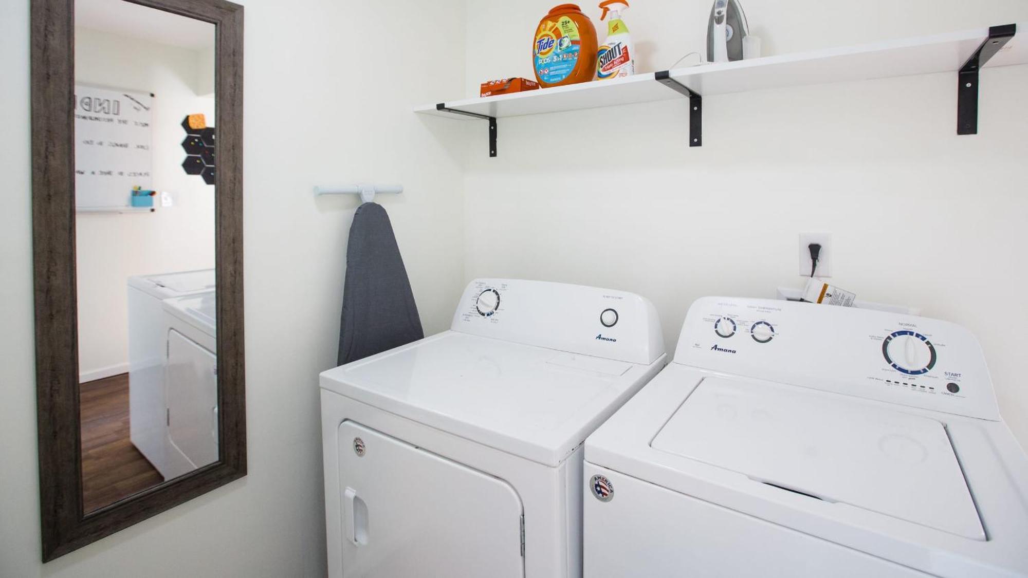 5 Mins To Speedway! Walk To Zoo, Wr Park, Iupui! Villa Indianapolis Bagian luar foto