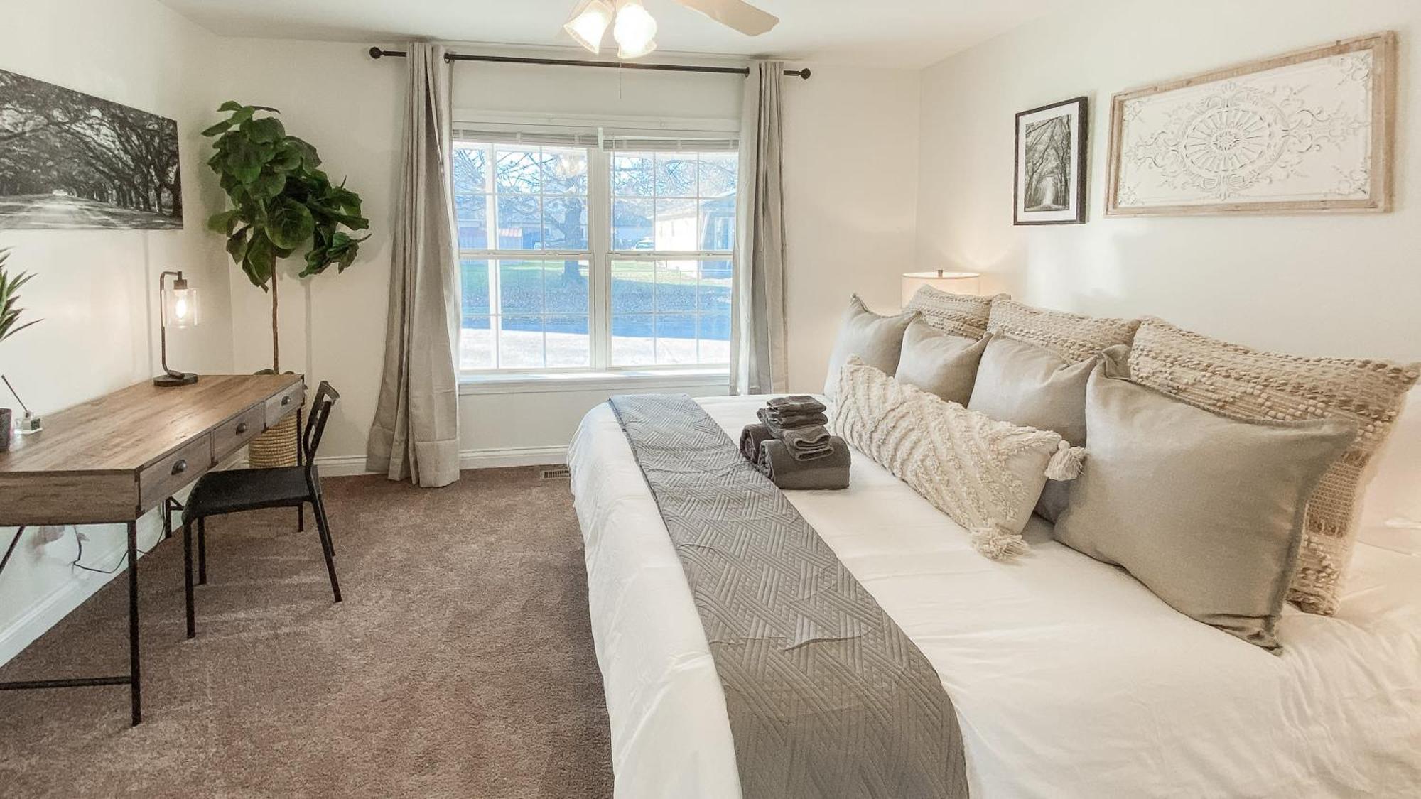 5 Mins To Speedway! Walk To Zoo, Wr Park, Iupui! Villa Indianapolis Bagian luar foto