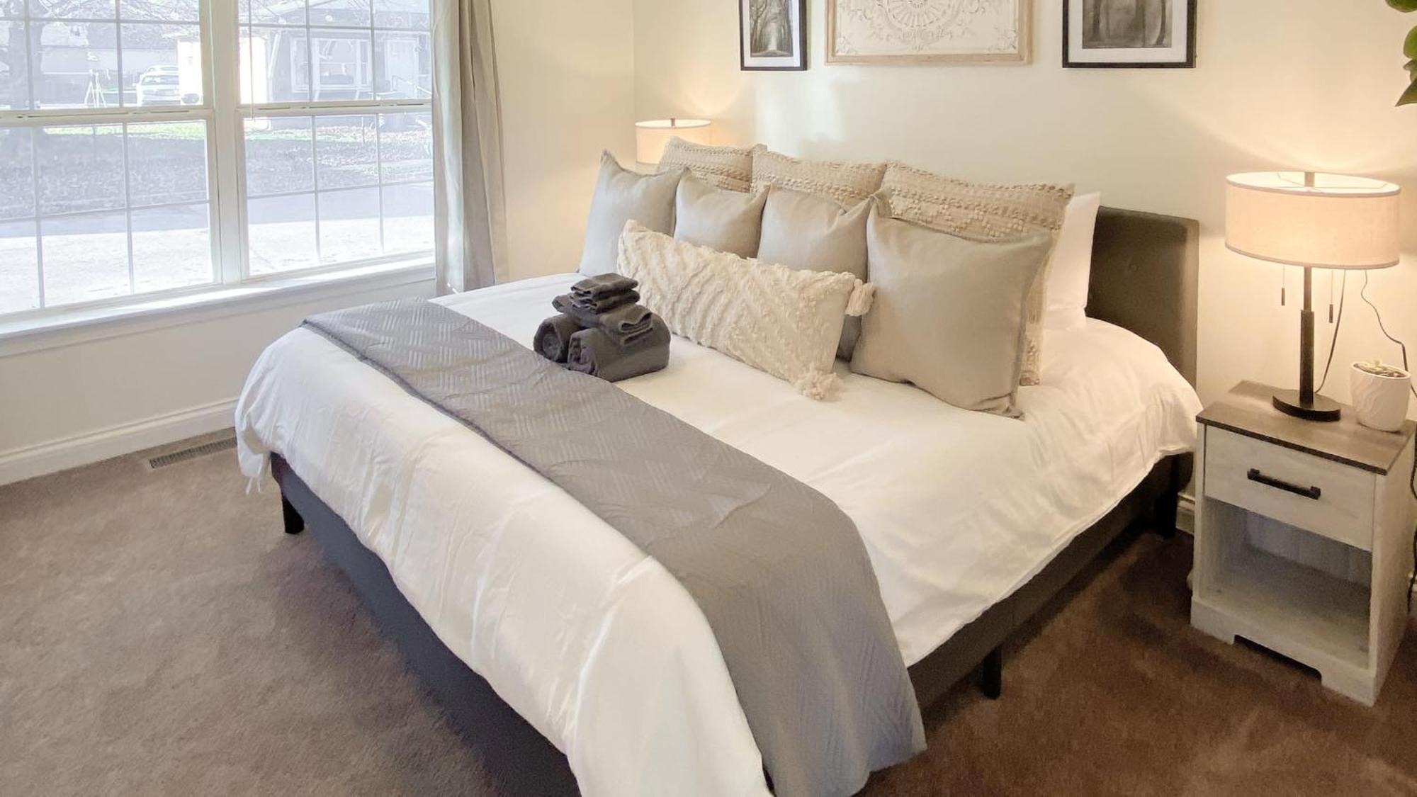 5 Mins To Speedway! Walk To Zoo, Wr Park, Iupui! Villa Indianapolis Bagian luar foto