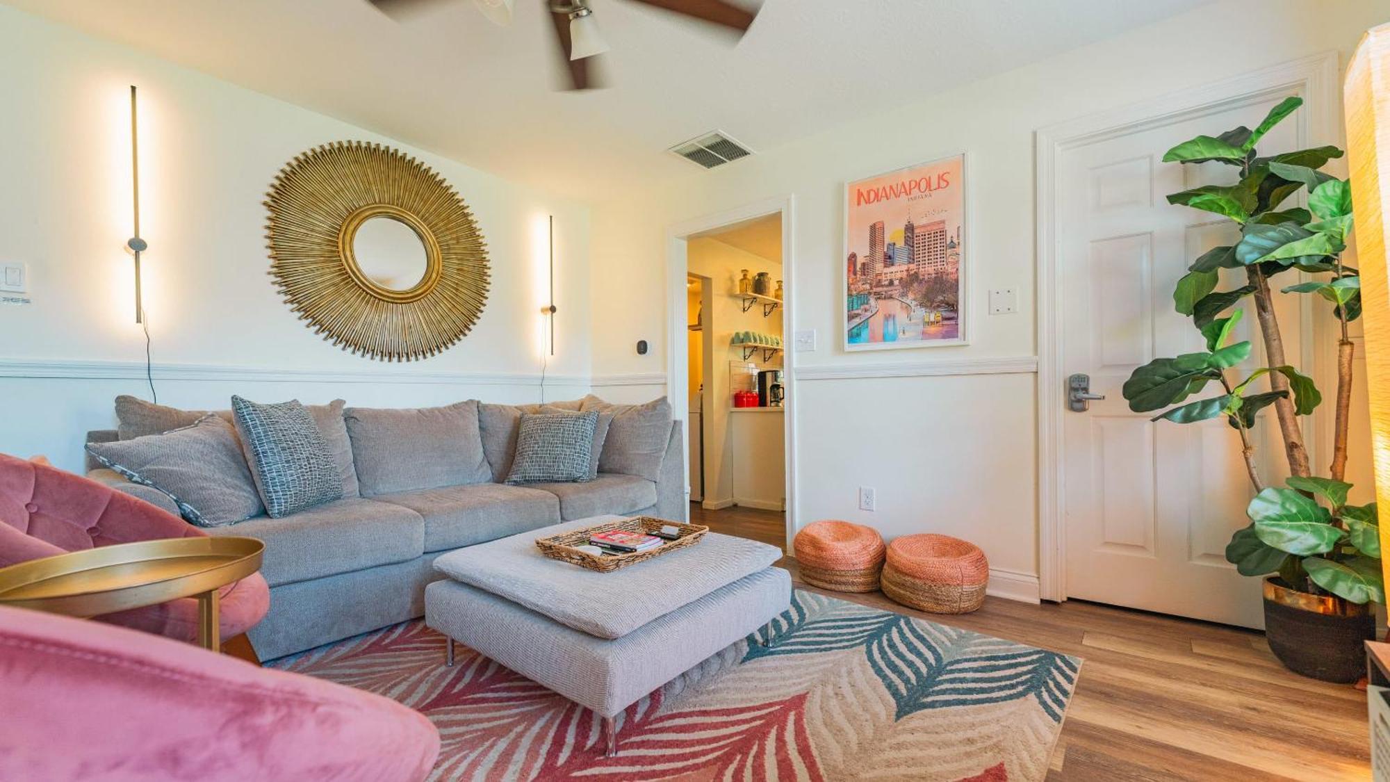 5 Mins To Speedway! Walk To Zoo, Wr Park, Iupui! Villa Indianapolis Bagian luar foto