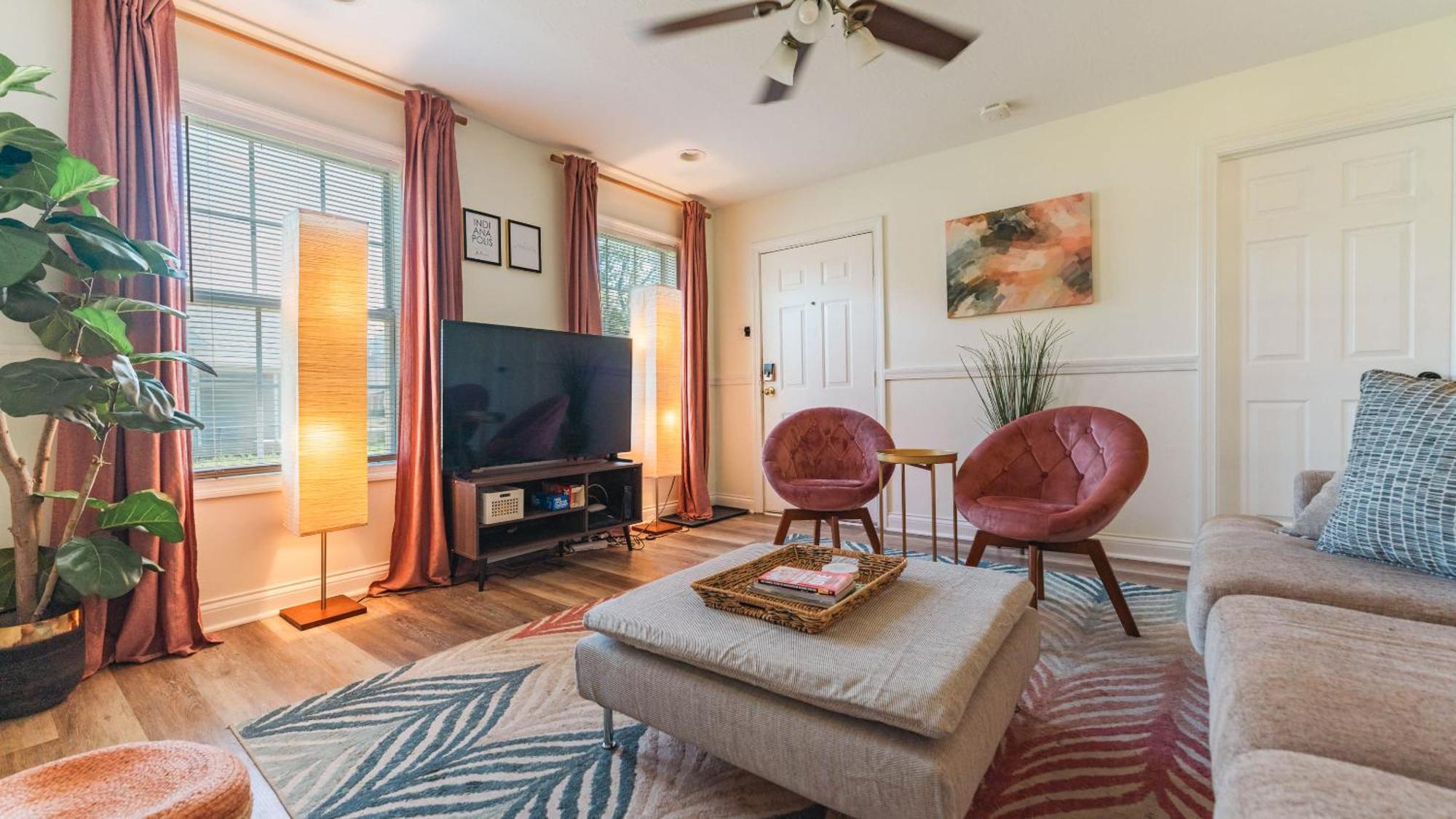 5 Mins To Speedway! Walk To Zoo, Wr Park, Iupui! Villa Indianapolis Bagian luar foto