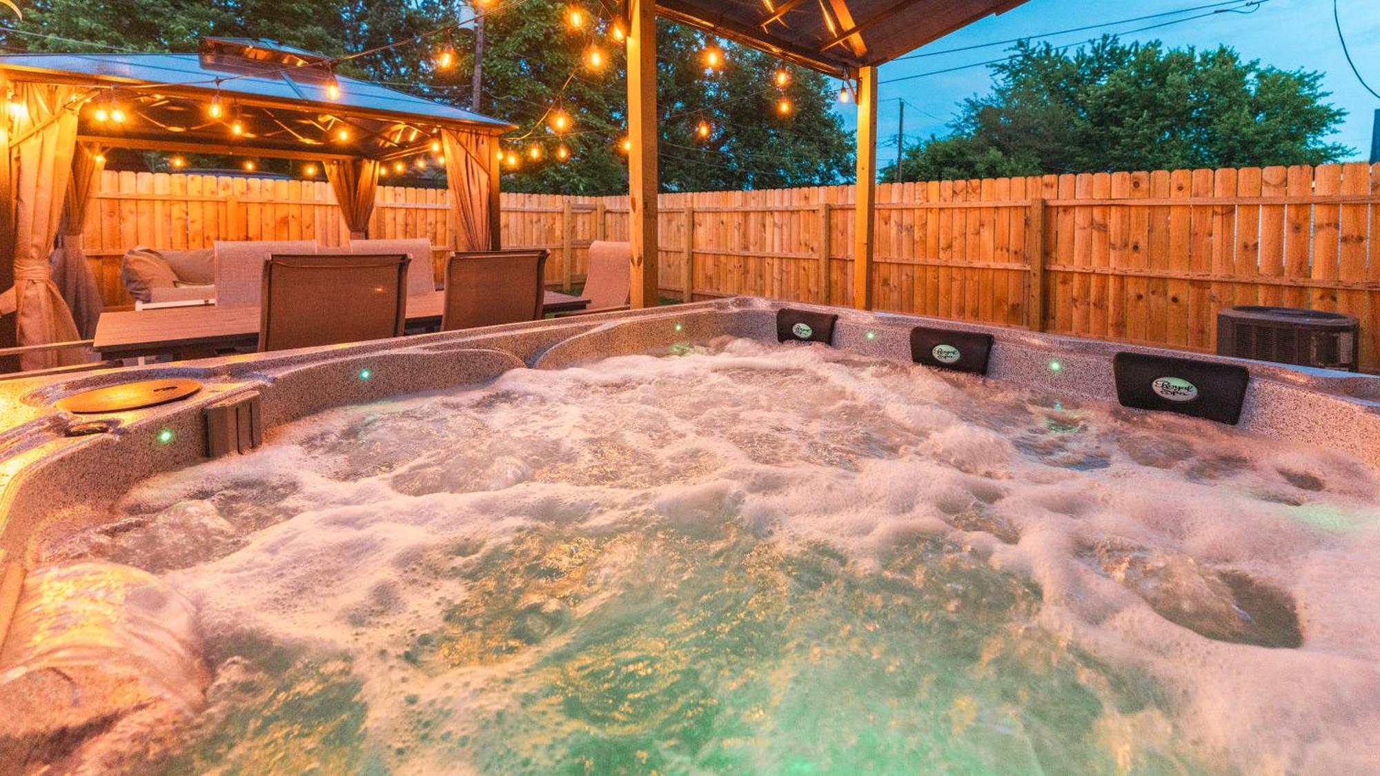 5 Mins To Speedway! Walk To Zoo, Wr Park, Iupui! Villa Indianapolis Bagian luar foto